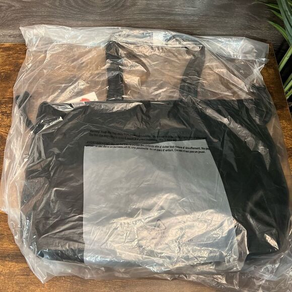 Wildfox Black Tiger Faux Leather Tote Bag in Black. New with tags! - Picture 5 of 10